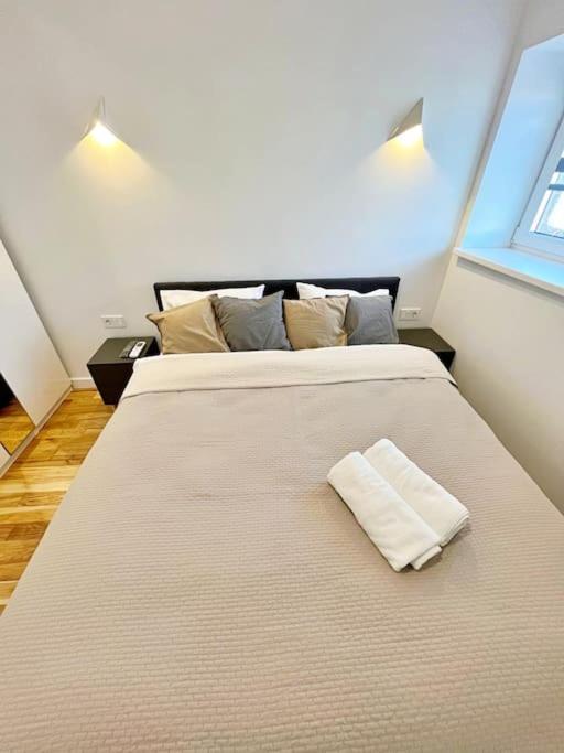 White 1 Bd Old Town Apartment By Hostlovers Kaunas Exterior foto