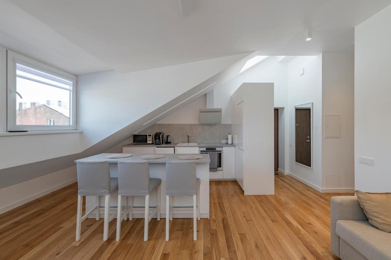 White 1 Bd Old Town Apartment By Hostlovers Kaunas Exterior foto