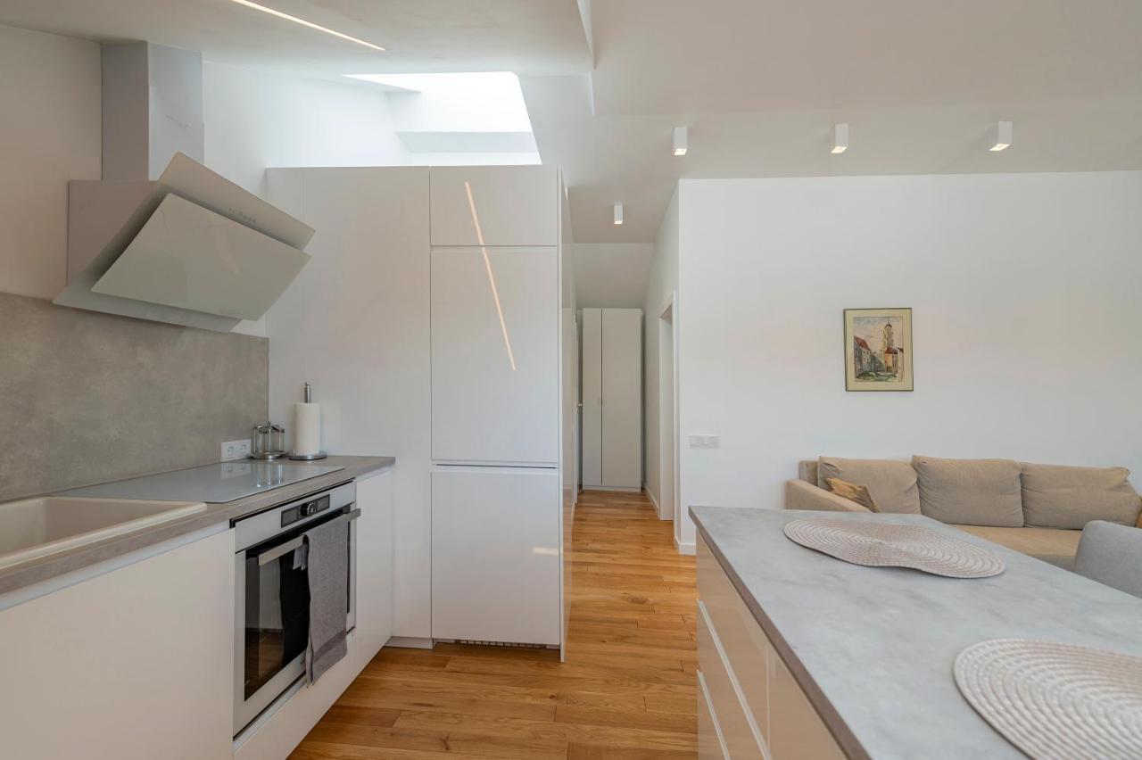 White 1 Bd Old Town Apartment By Hostlovers Kaunas Exterior foto